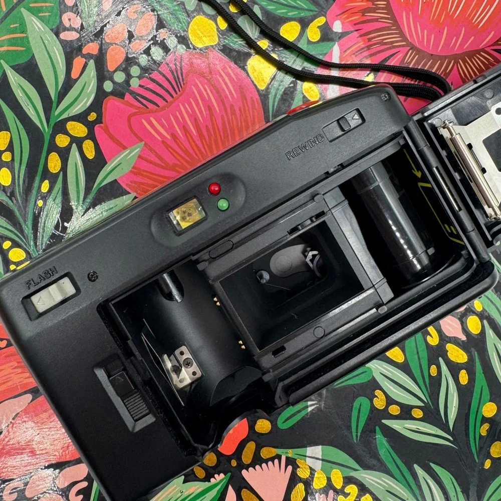 Vivitar TL 125 35mm Film Camera‎ Auto Focus Tele Wide Point and Shoot Black